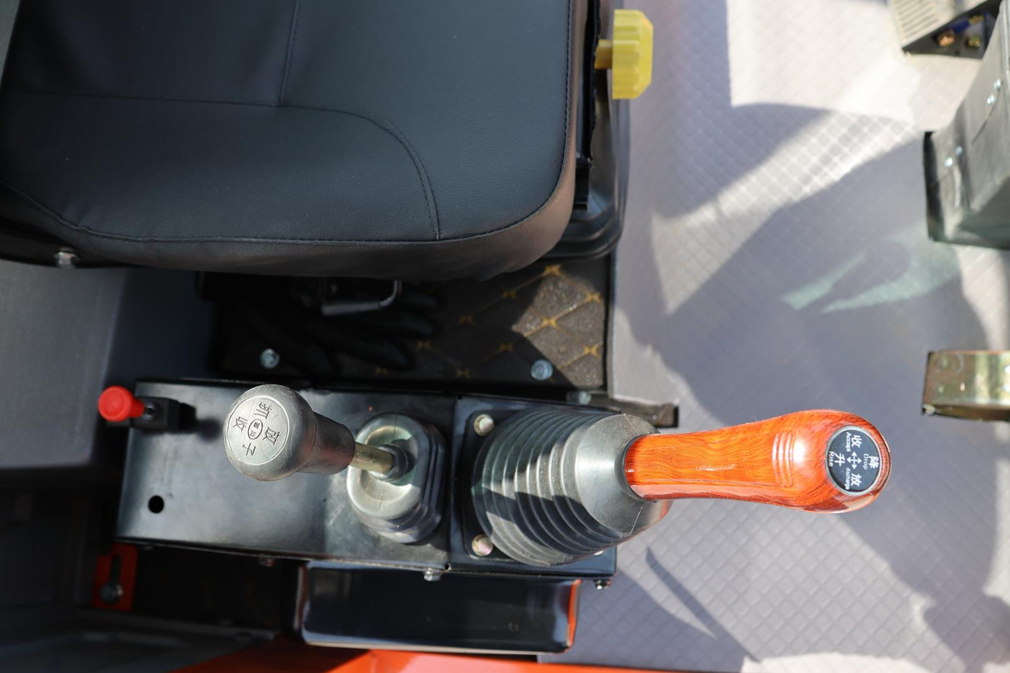 Carregadeira frontal APS ZL08F
