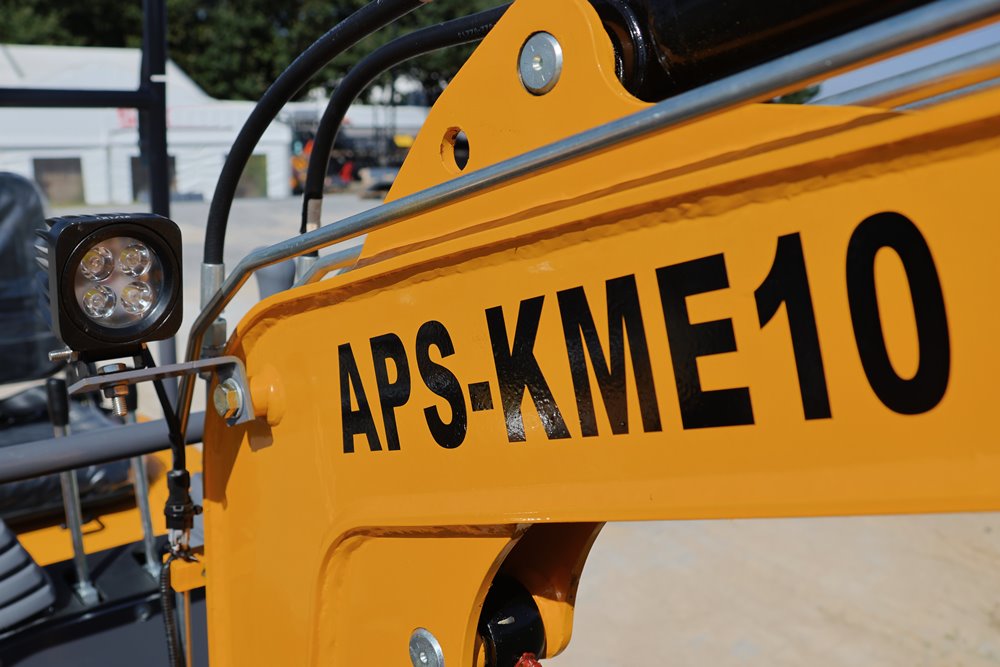 Miniescavadeira APS KME10 com braço giratório