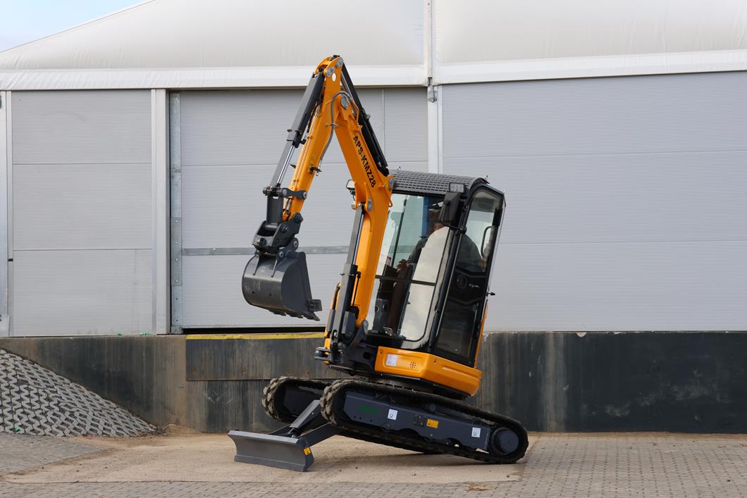 Mini escavadeira APS KMZ 28 com braço de torção