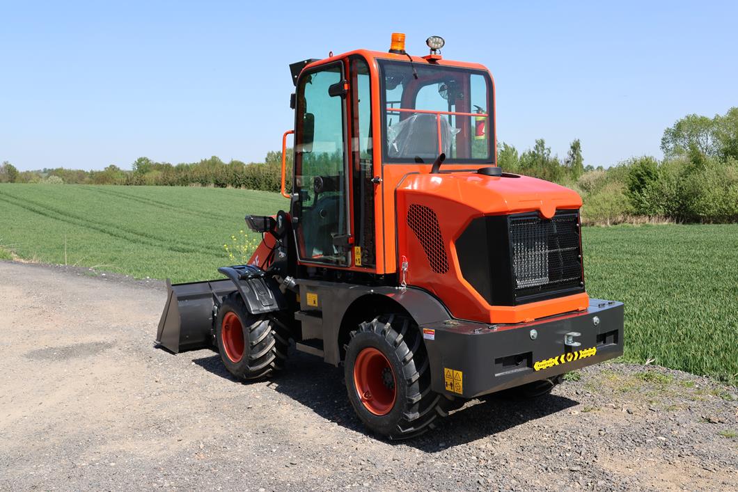 Carregadeira frontal APS ZL08F