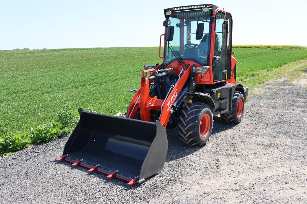Carregadeira frontal APS ZL08F