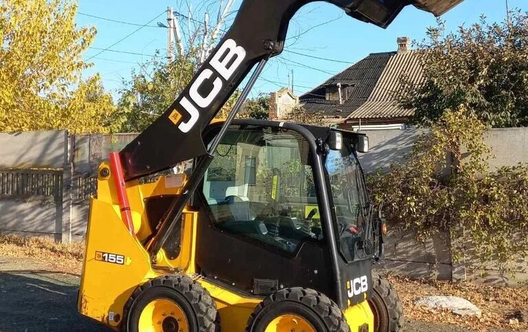 Minicarregadeira JCB 155 – 2019 – Uso profissional (Não destinada ao transporte de passageiros)