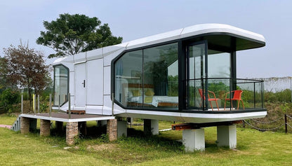 Casa Cápsula E7 com 2 camas, 1 banheiro e varanda