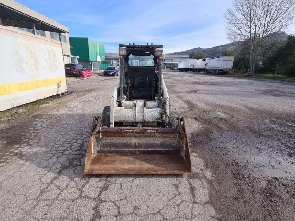 Minicarregadeira Bobcat 753