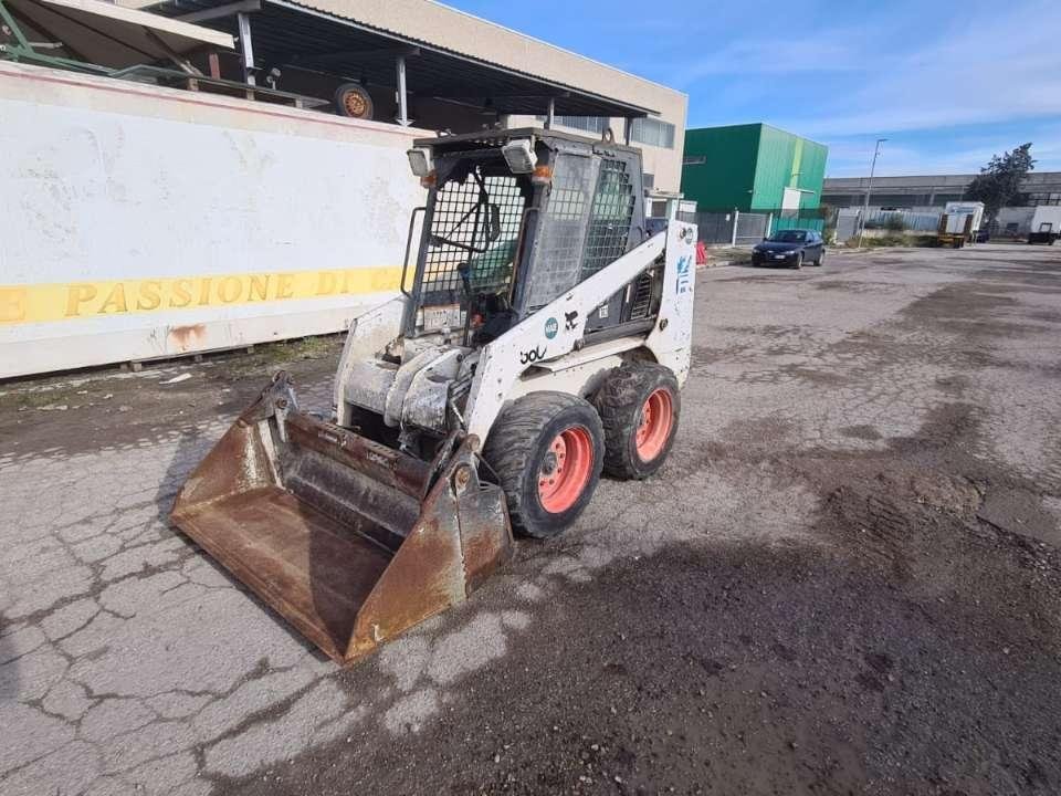 Minicarregadeira Bobcat 753