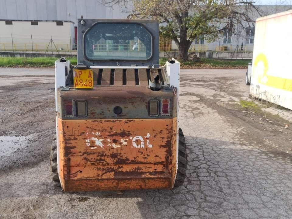 Minicarregadeira Bobcat 753