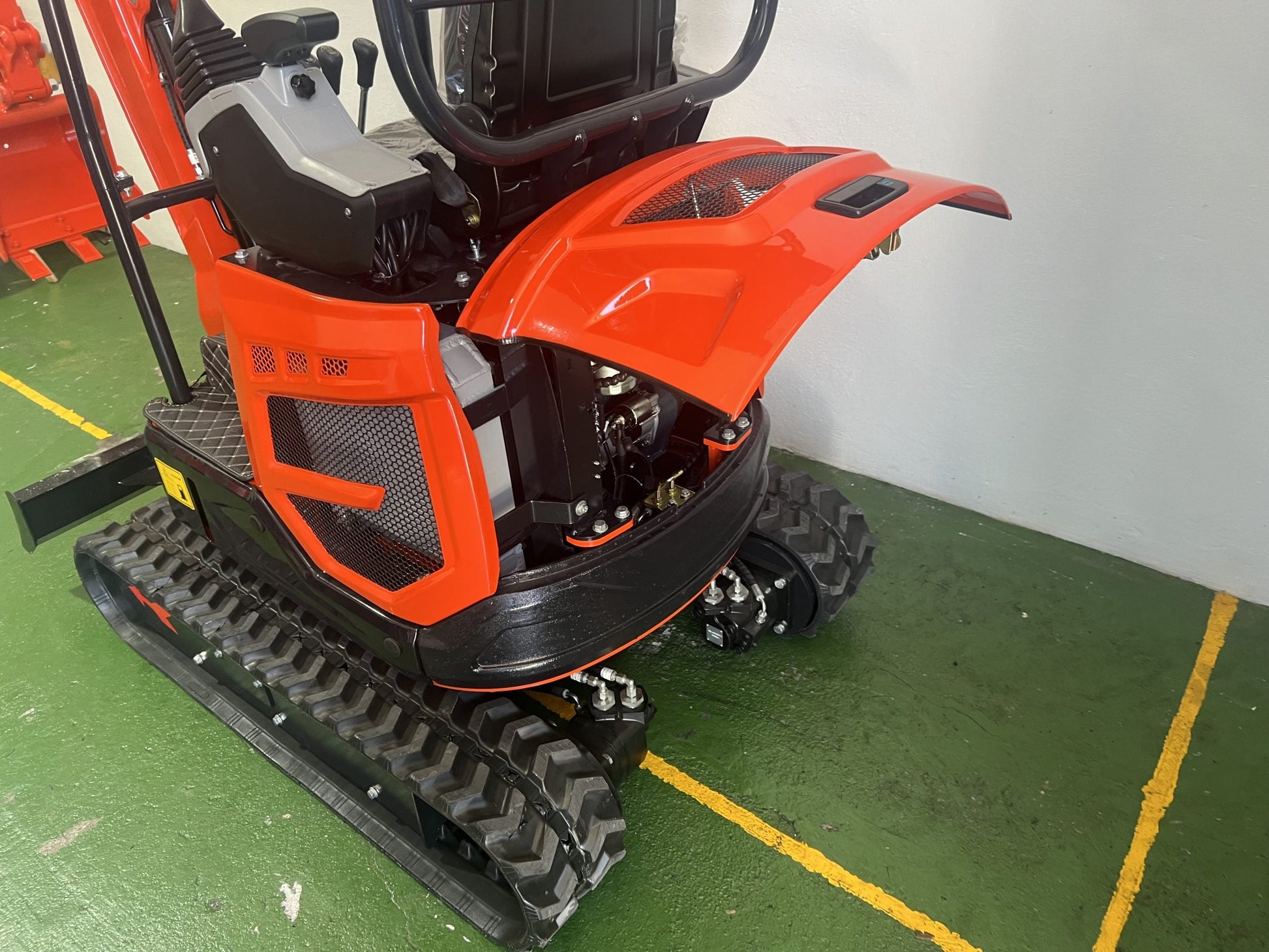 Mini Escavadeira Giratória BAIMSE 1800 kg, Motor Kubota de 3 Cilindros