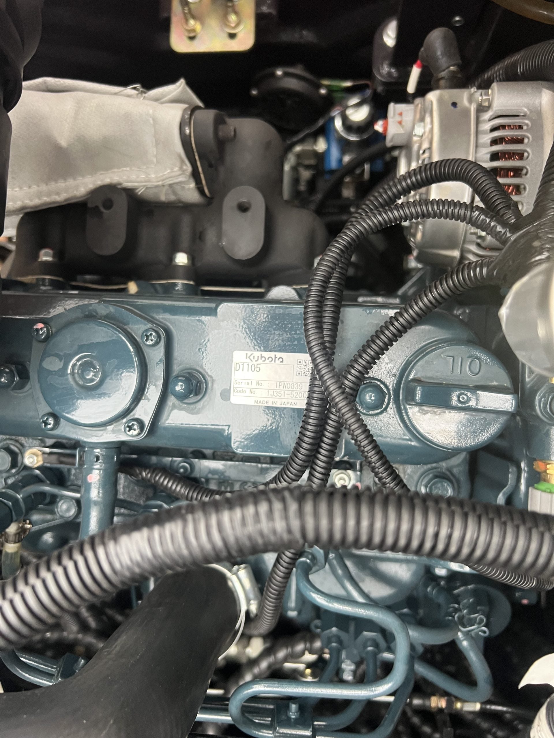 Mini Escavadeira Giratória Baimse de 2500 kg, Motor Kubota D1105 de 3 Cilindros
