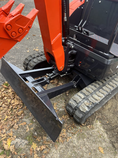 Mini Escavadeira Giratória Baimse de 2500 kg, Motor Kubota D1105 de 3 Cilindros
