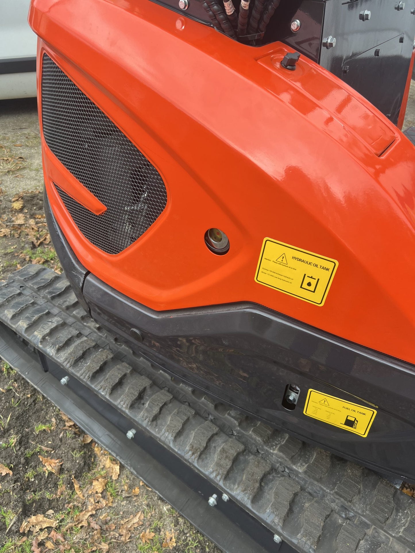 Mini Escavadeira Giratória Baimse de 2500 kg, Motor Kubota D1105 de 3 Cilindros