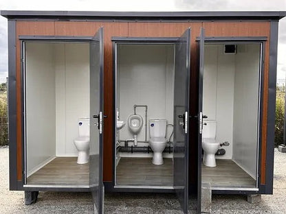 Contentor Sanitário Tipo Pavilhão com Cabine Tripla ( Ref: S2103 )