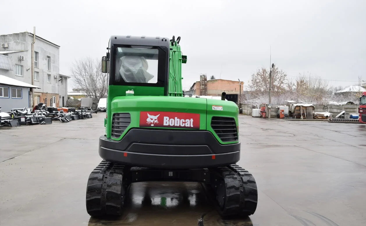 Miniescavadeira Bobcat E85 + 3 caçambas / 8,5 T