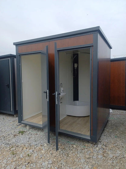 Contentor Sanitário Duplo de 2 Cabines: WC e Chuveiro num Design Robusto