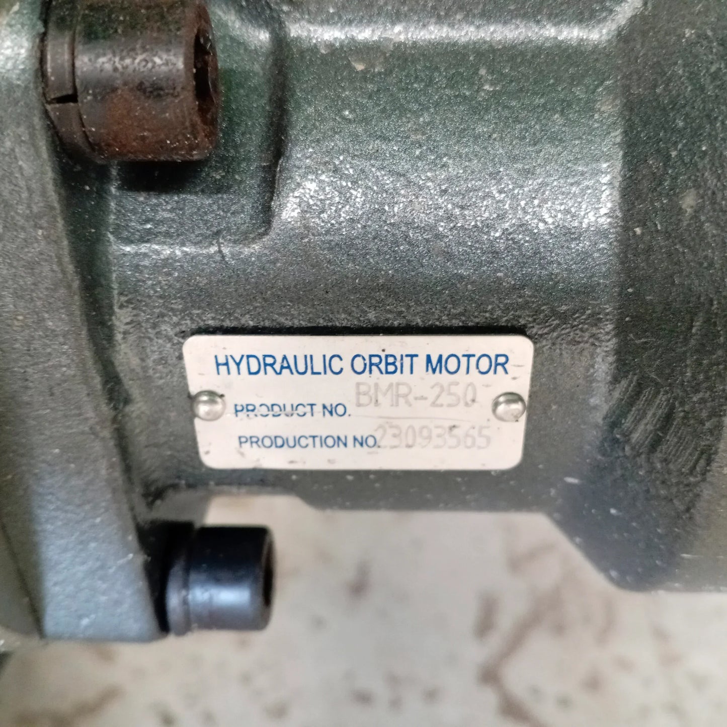 Miniescavadeira sobre rodas Caivu HFT7