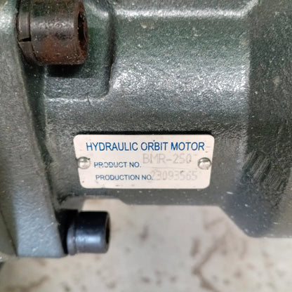 Miniescavadeira sobre rodas Caivu HFT7