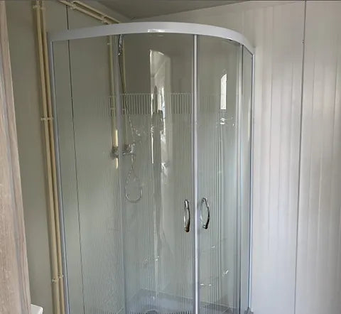 Contentor de Escritório 6,00 X 2,40 com WC, Chuveiro e Cozinha ( Ref: 2390 )